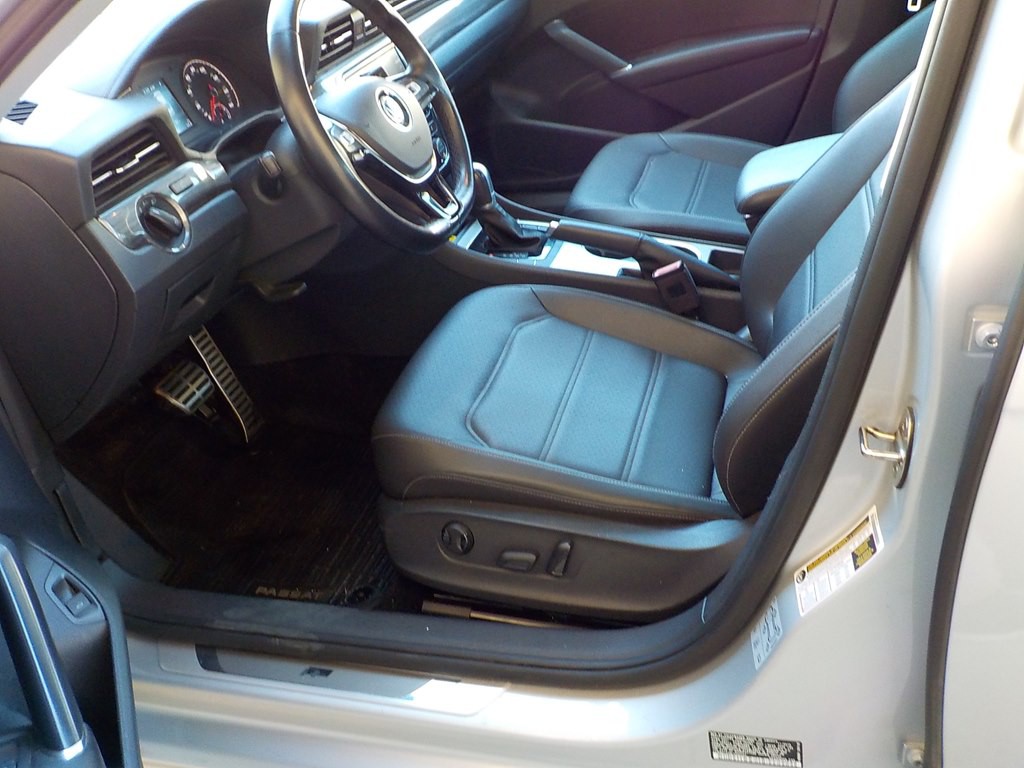 2020 Volkswagen Passat Image 11