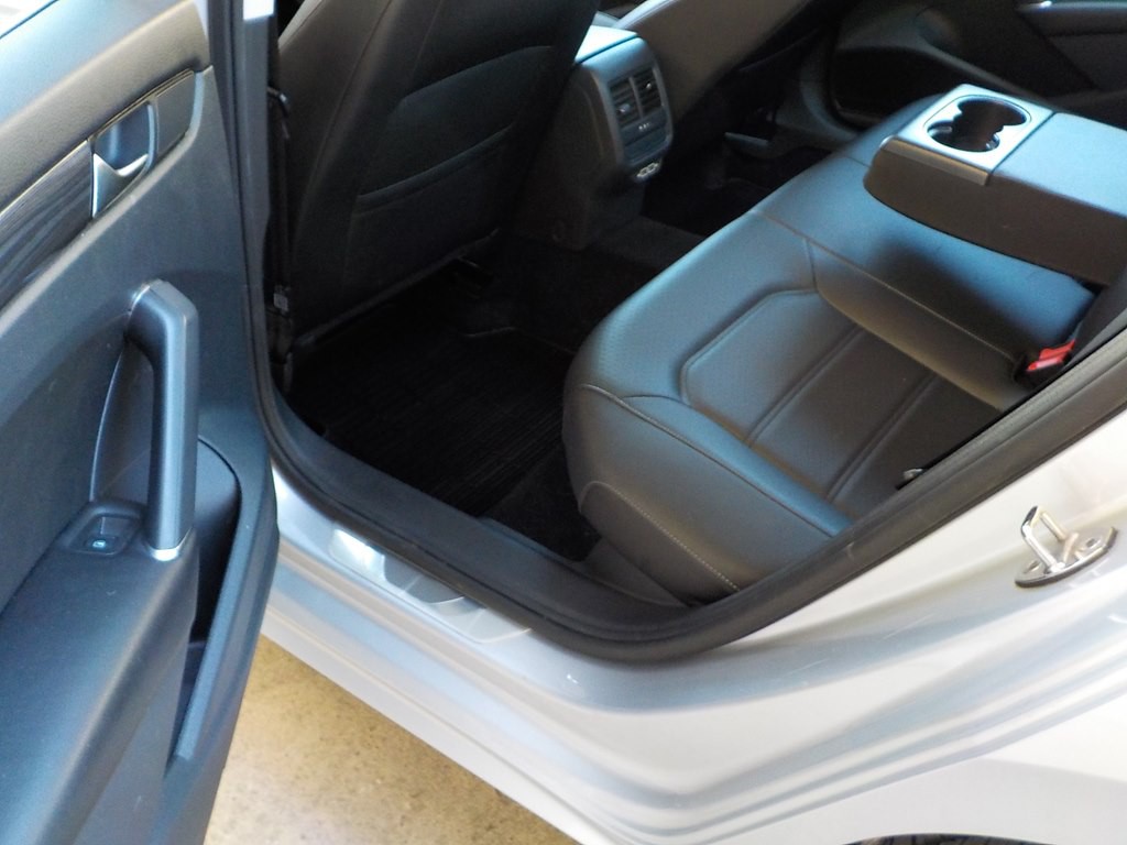 2020 Volkswagen Passat Image 20