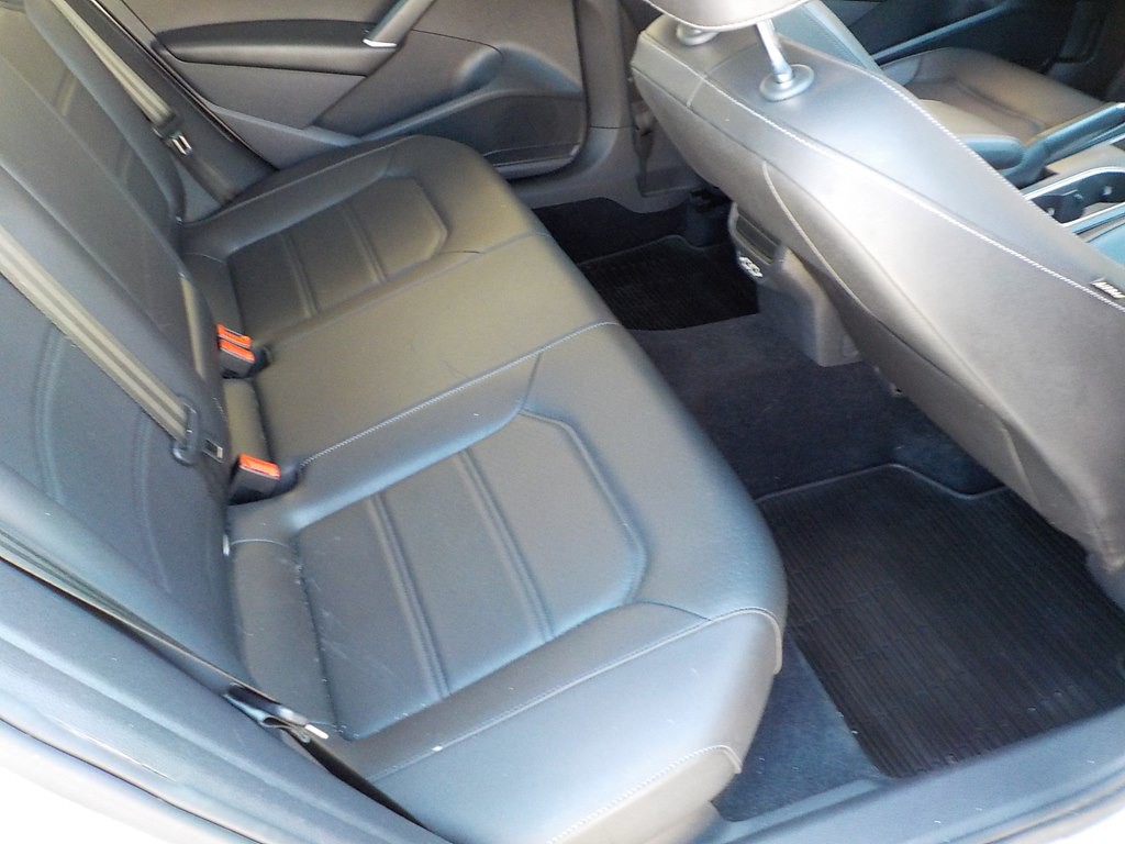 2020 Volkswagen Passat Image 28