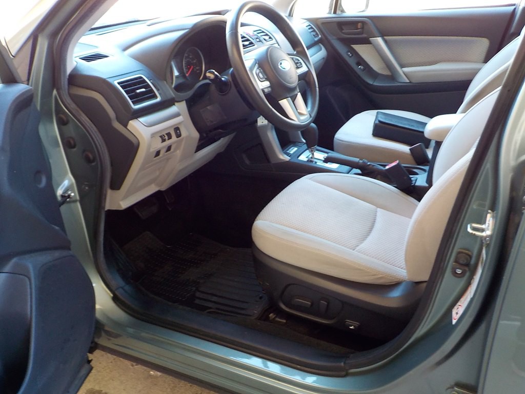 2017 Subaru Forester Image 11