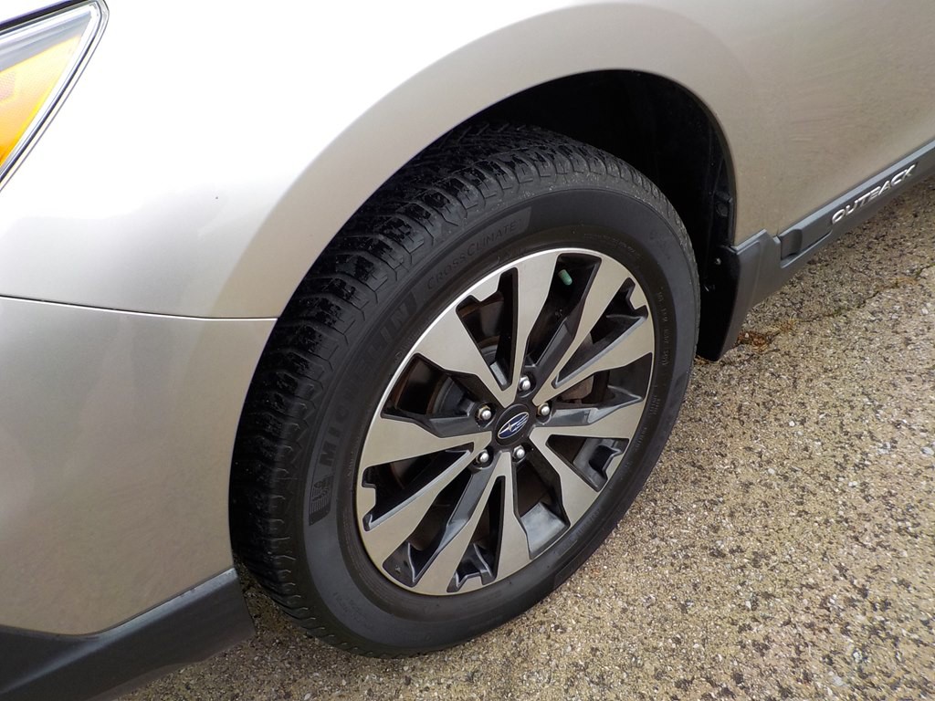 2015 Subaru Outback Image 2