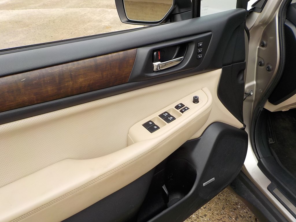 2015 Subaru Outback Image 10