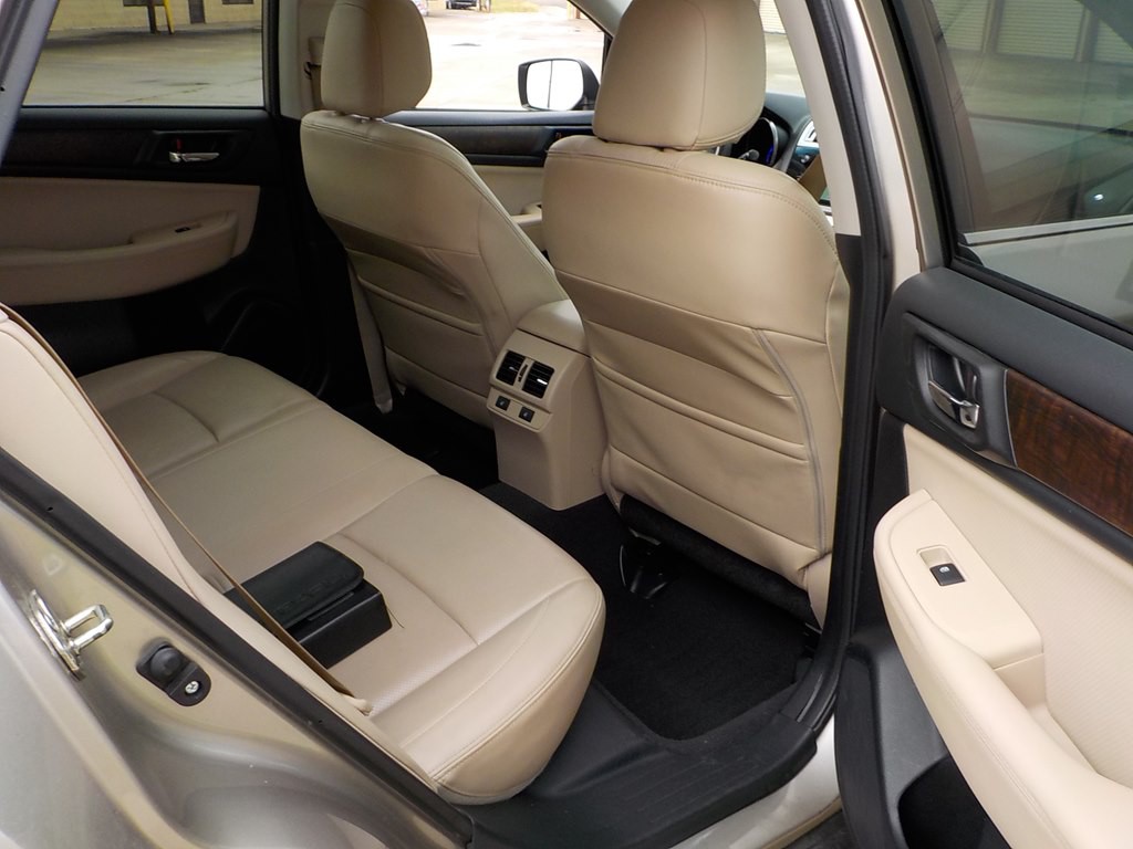 2015 Subaru Outback Image 30