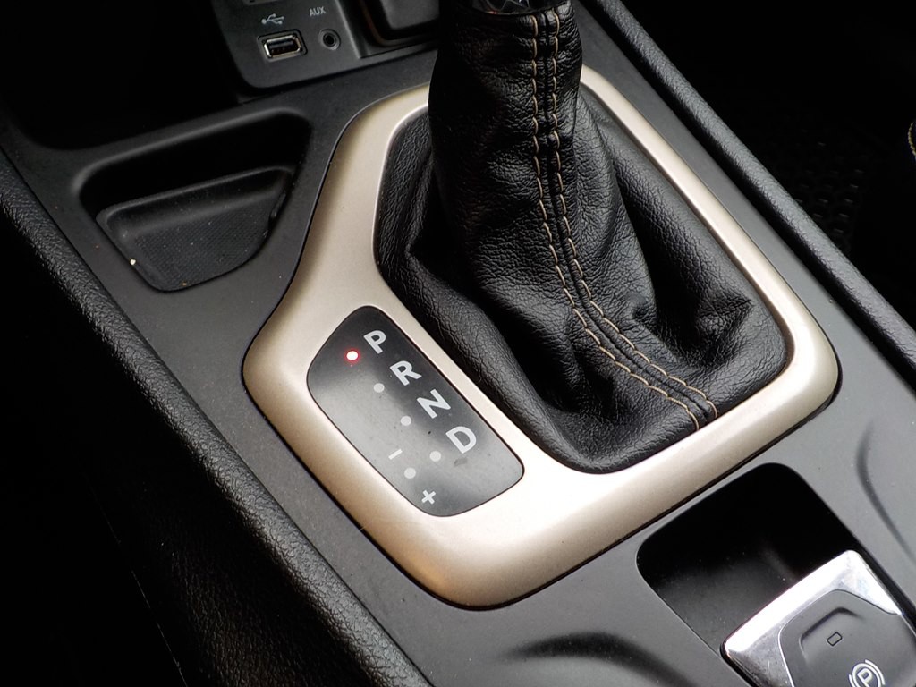 2015 Jeep Cherokee Image 18