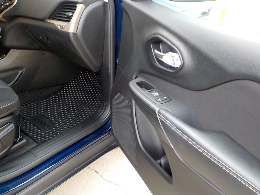 2015 Jeep Cherokee Image 27