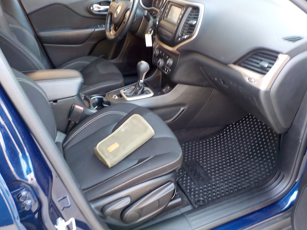 2015 Jeep Cherokee Image 28