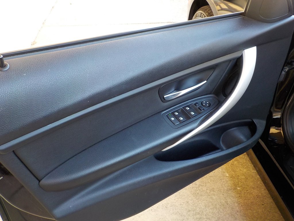 2013 BMW 3 Series Image 7