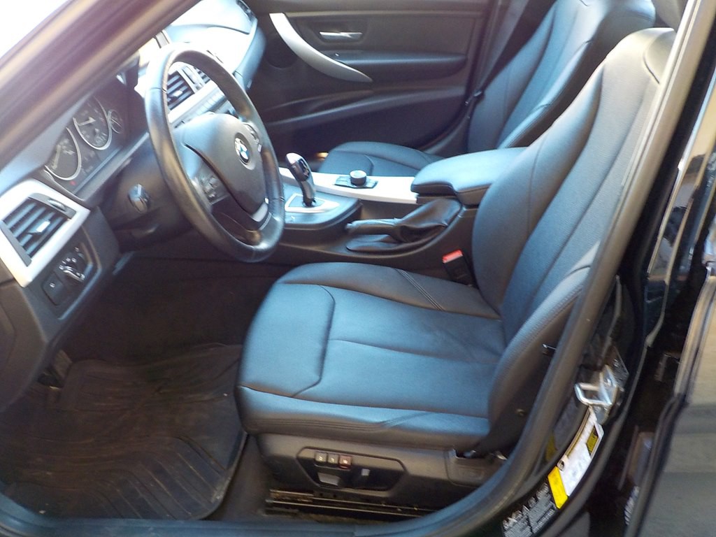 2013 BMW 3 Series Image 8