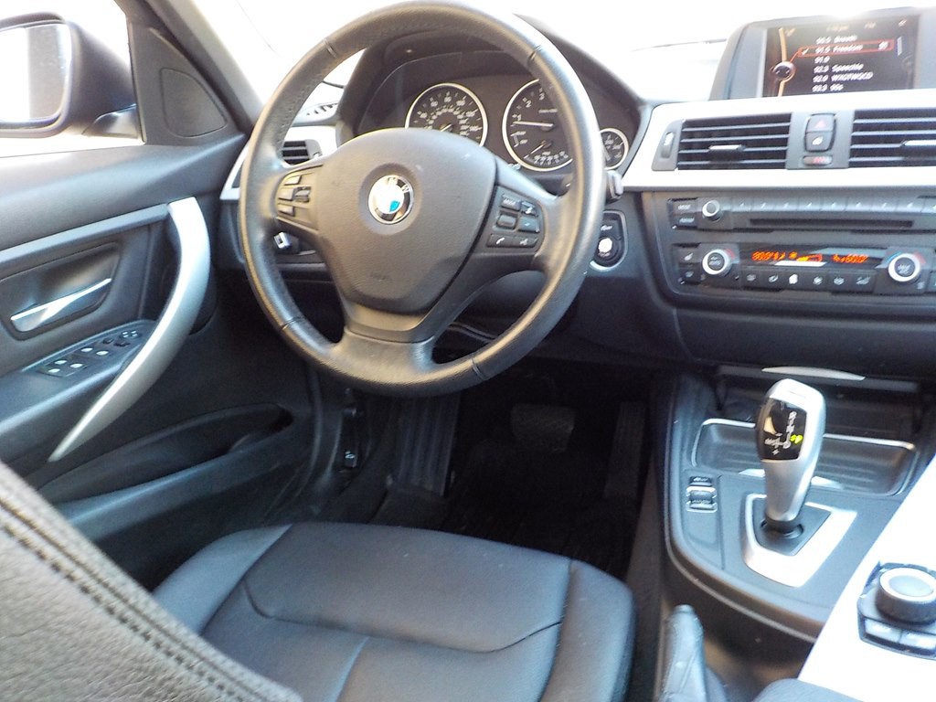 2013 BMW 3 Series Image 18