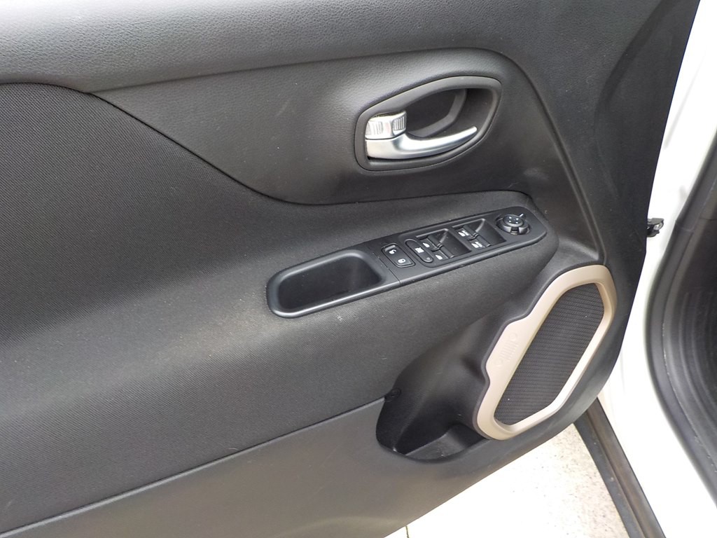 2017 Jeep Renegade Image 8