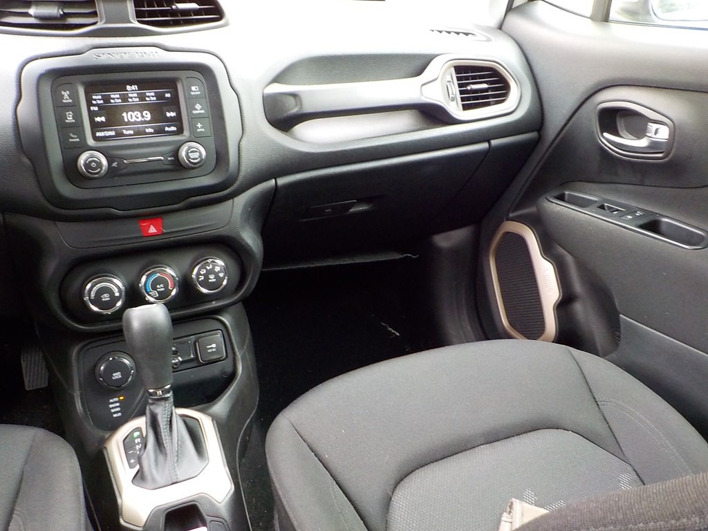 2017 Jeep Renegade Image 21