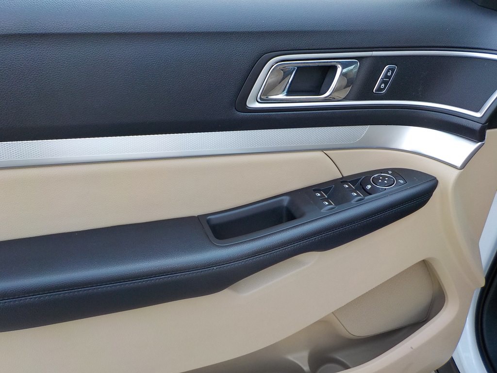2017 Ford Explorer Image 8