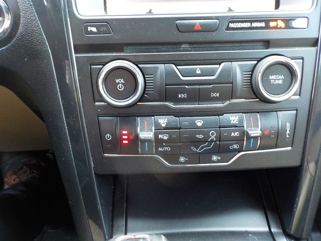 2017 Ford Explorer Image 16