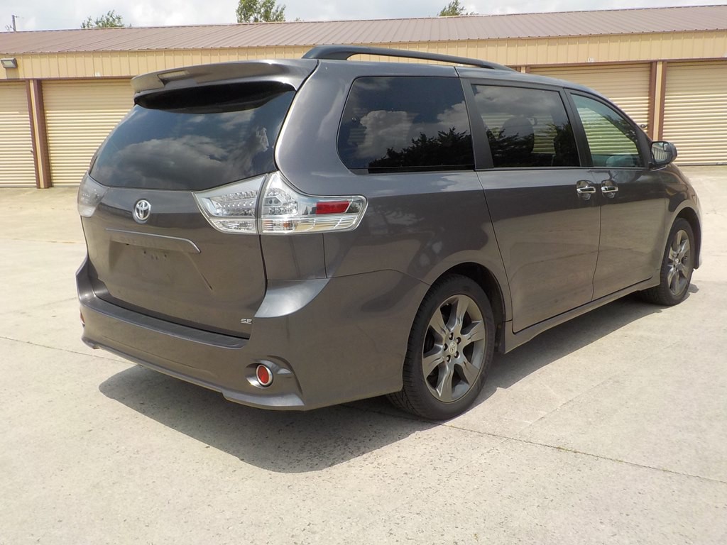 2015 Toyota Sienna Image 4