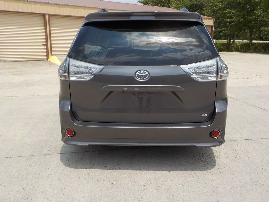 2015 Toyota Sienna Image 5