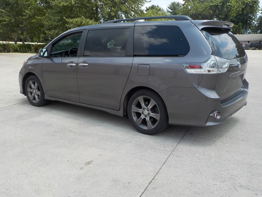 2015 Toyota Sienna Image 6