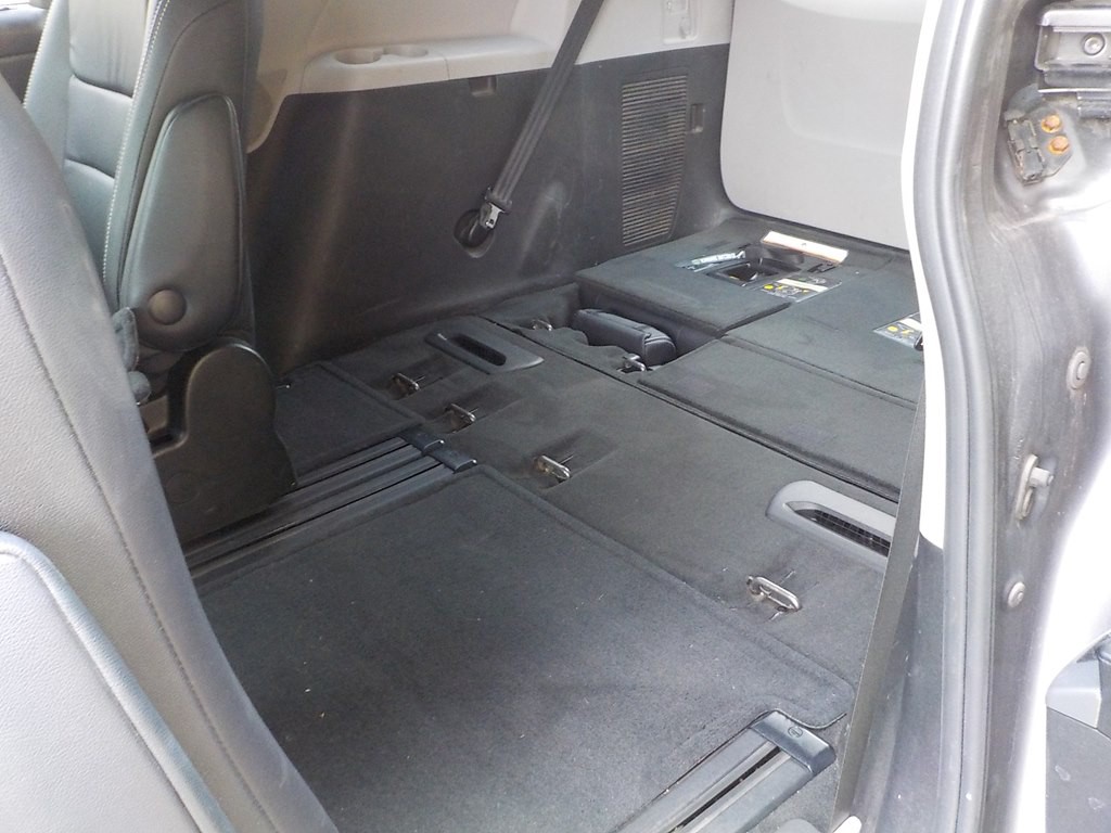 2015 Toyota Sienna Image 20