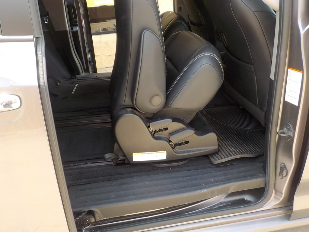 2015 Toyota Sienna Image 22