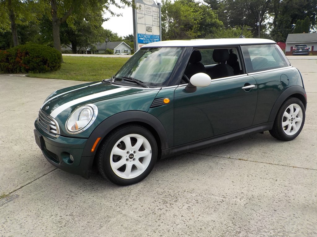 2010 MINI Cooper Image 1