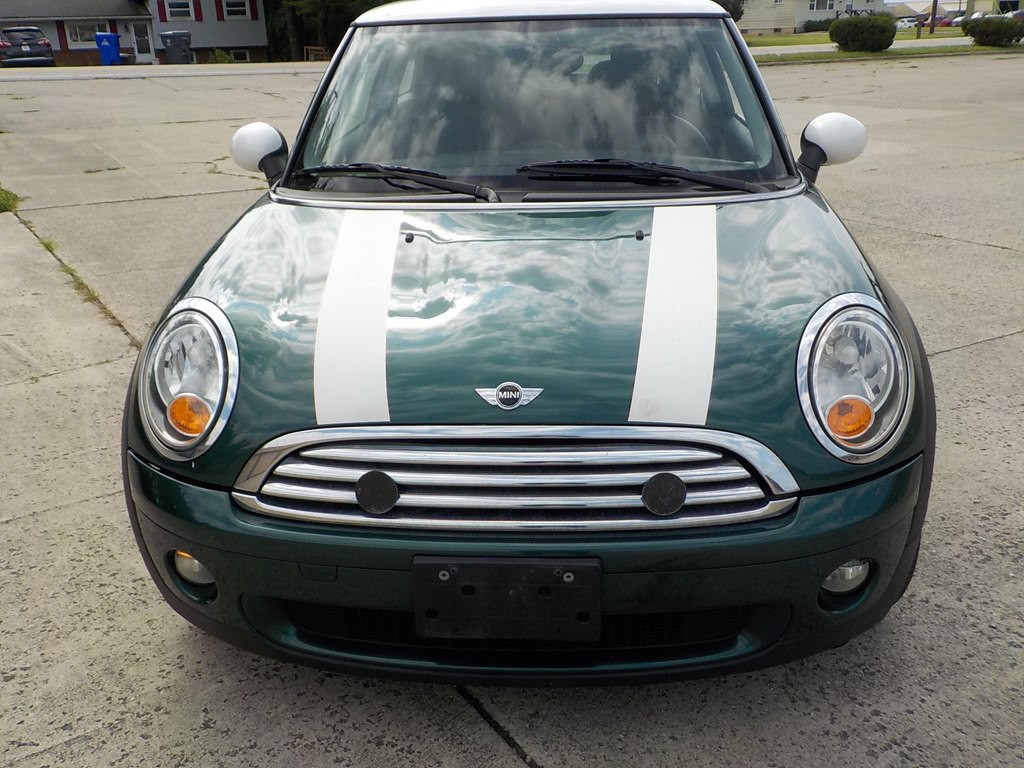2010 MINI Cooper Image 2