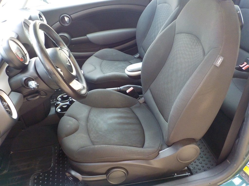 2010 MINI Cooper Image 9