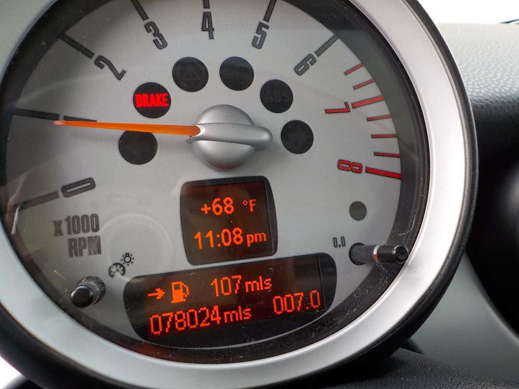 2010 MINI Cooper Image 12