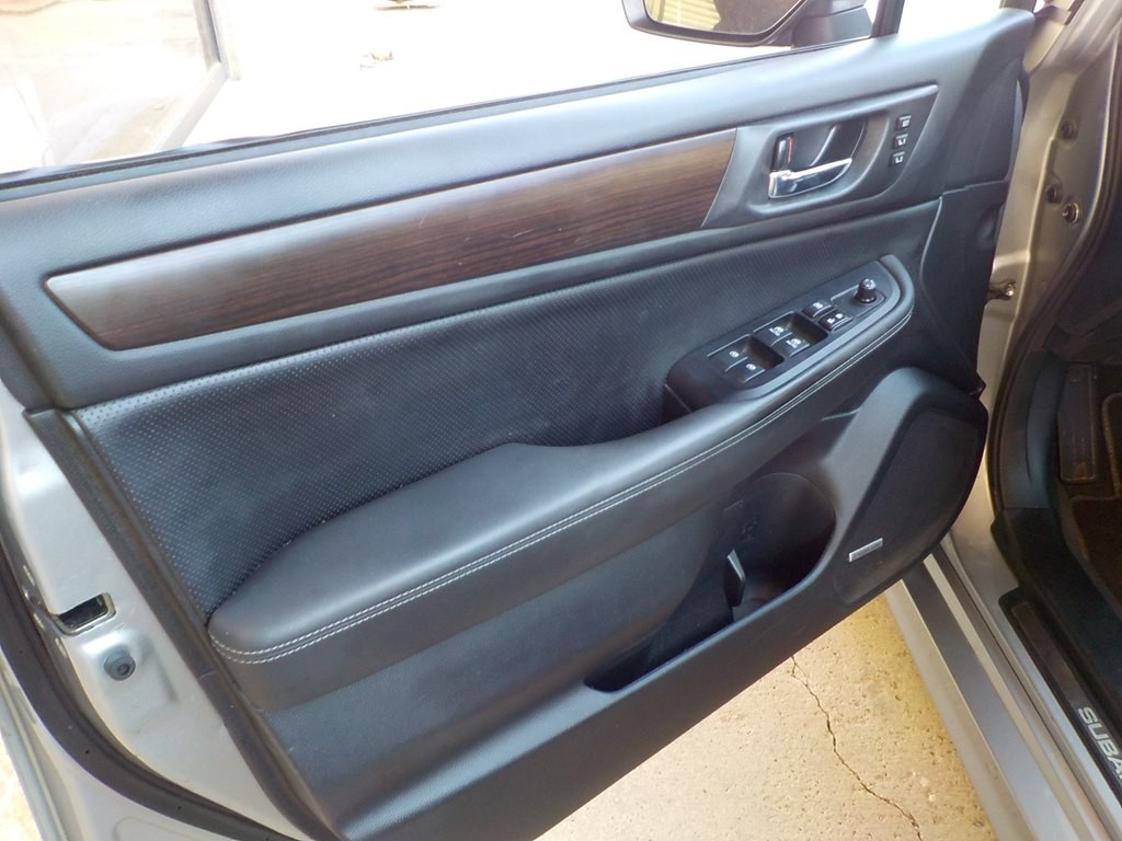 2015 Subaru Legacy Image 10