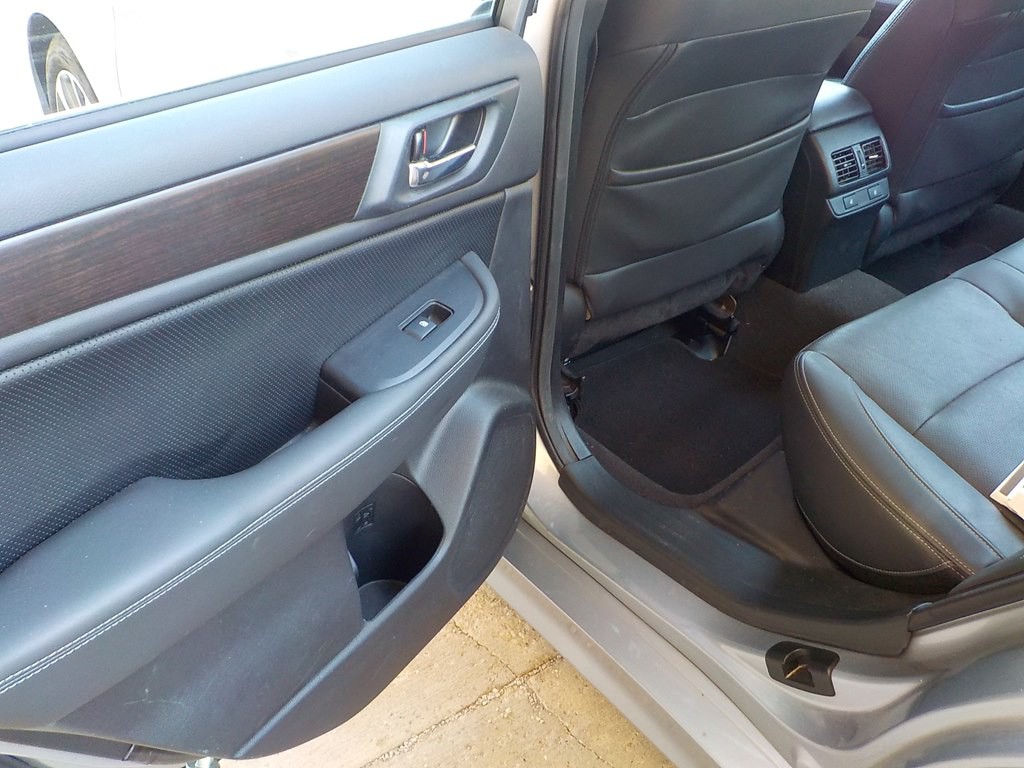 2015 Subaru Legacy Image 17