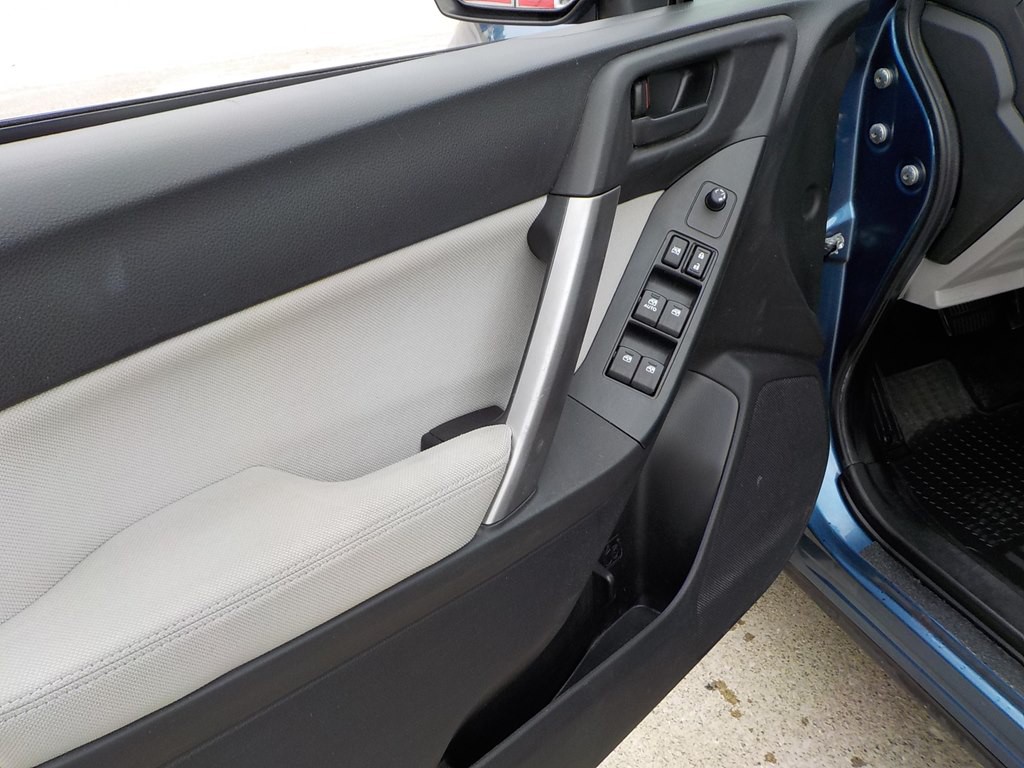 2015 Subaru Forester Image 8