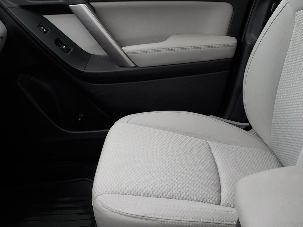 2015 Subaru Forester Image 16