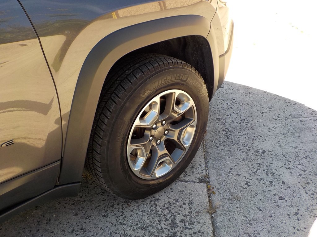 2019 Jeep Cherokee Image 4