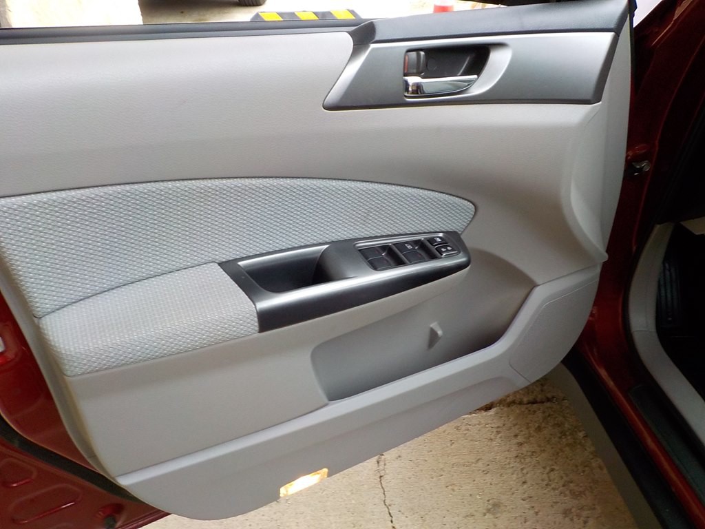 2012 Subaru Forester Image 11