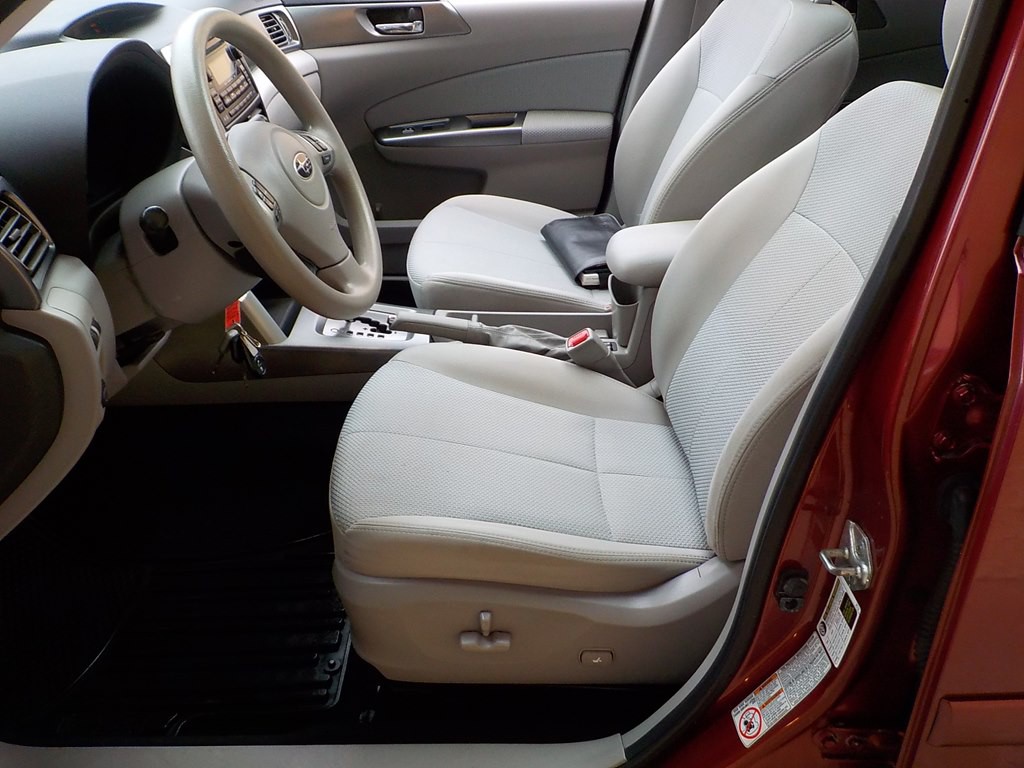 2012 Subaru Forester Image 12
