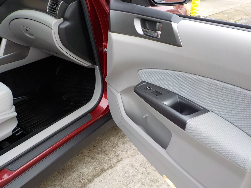 2012 Subaru Forester Image 33