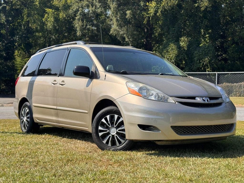 2008 Toyota Sienna Image 1