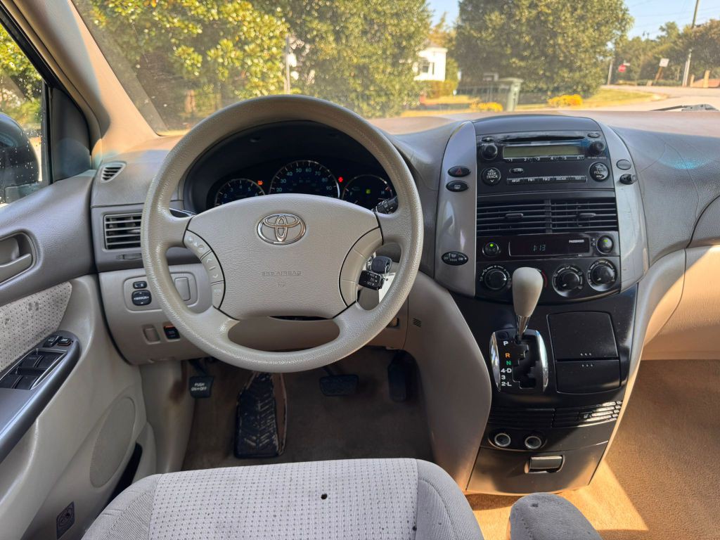 2008 Toyota Sienna Image 15