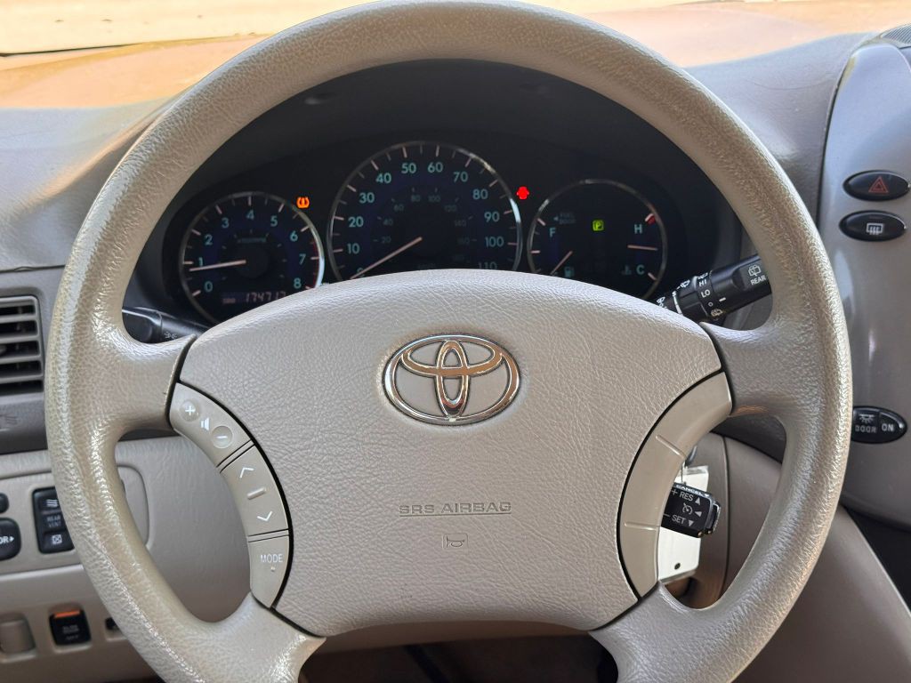 2008 Toyota Sienna Image 16