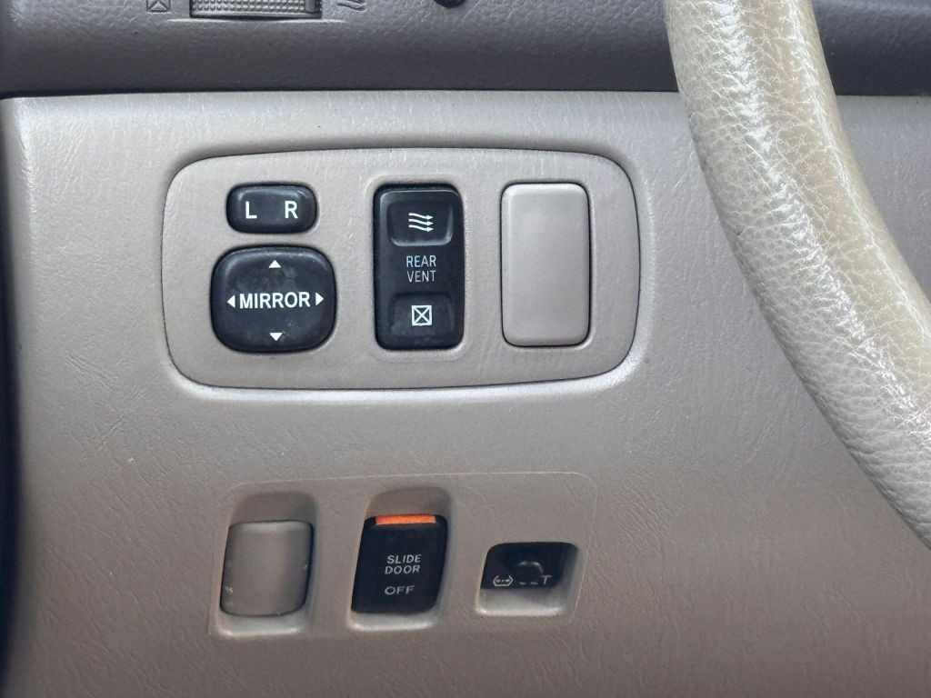 2008 Toyota Sienna Image 18