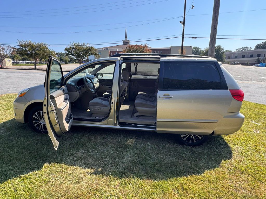 2008 Toyota Sienna Image 23