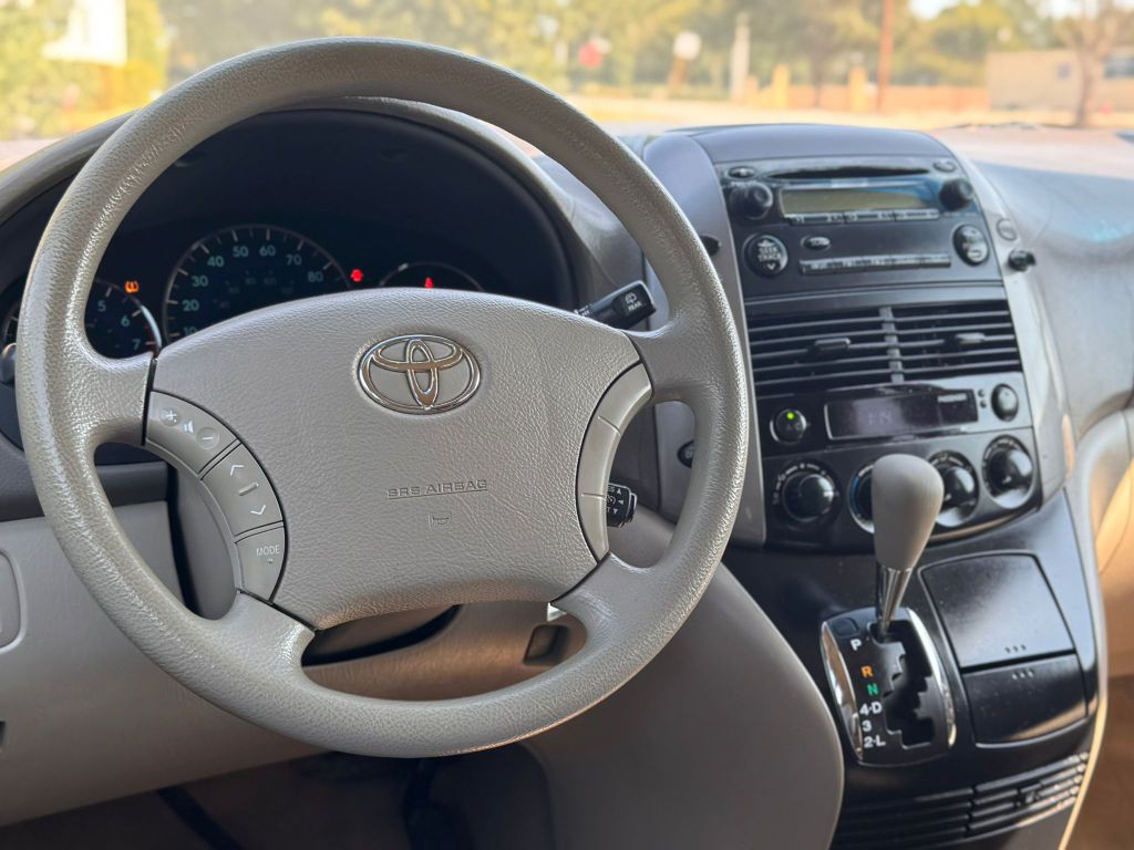 2008 Toyota Sienna Image 25