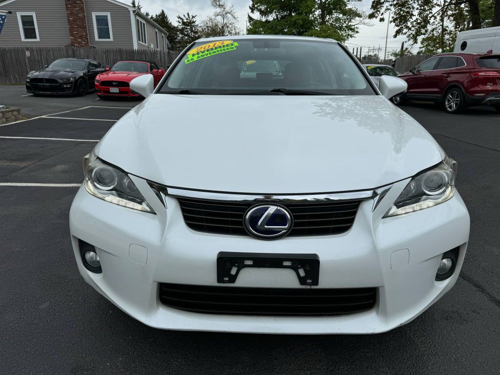 2013 Lexus CT 200h Image 2