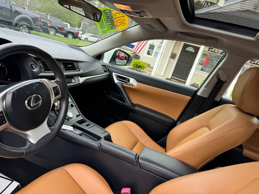 2013 Lexus CT 200h Image 10