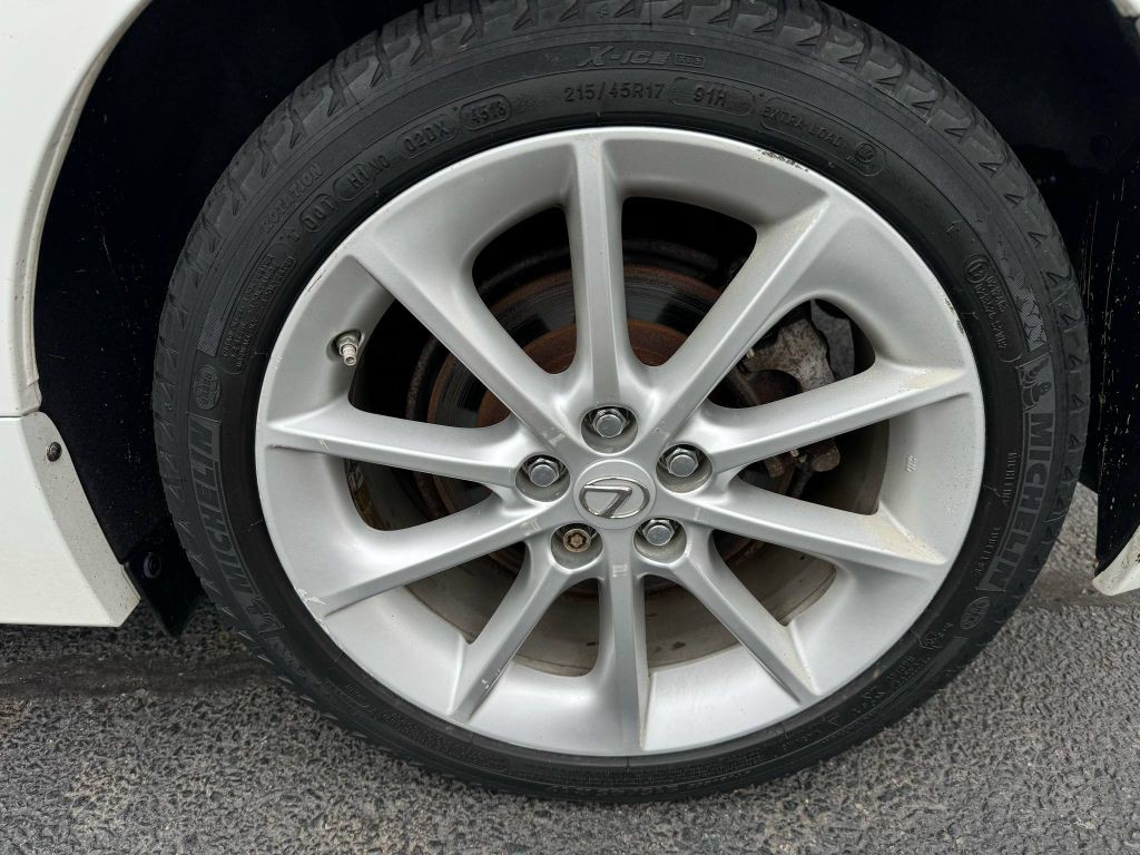 2013 Lexus CT 200h Image 11