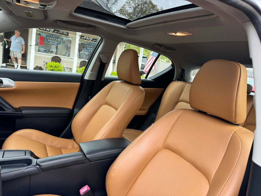 2013 Lexus CT 200h Image 30
