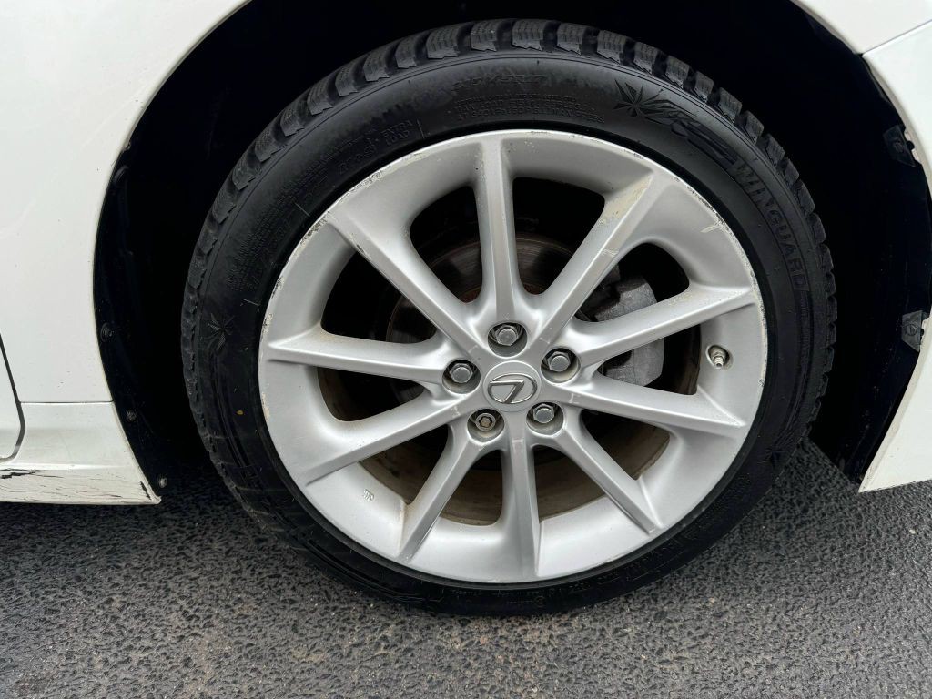 2013 Lexus CT 200h Image 31