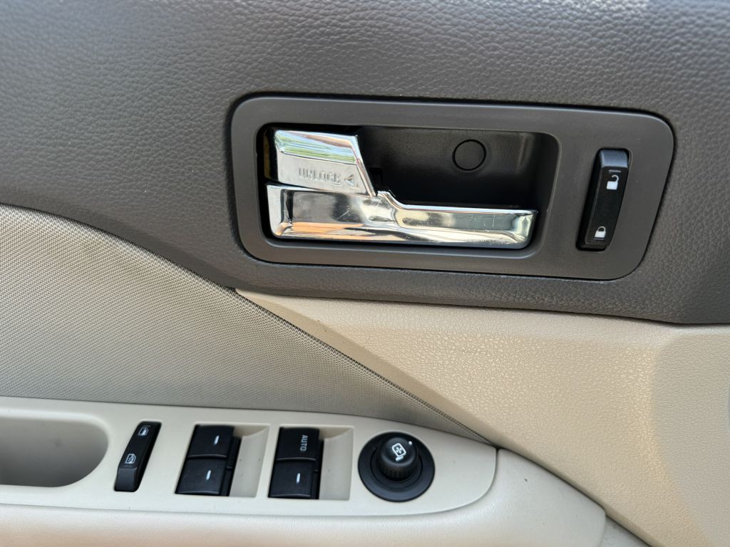 2010 Ford Fusion Image 16