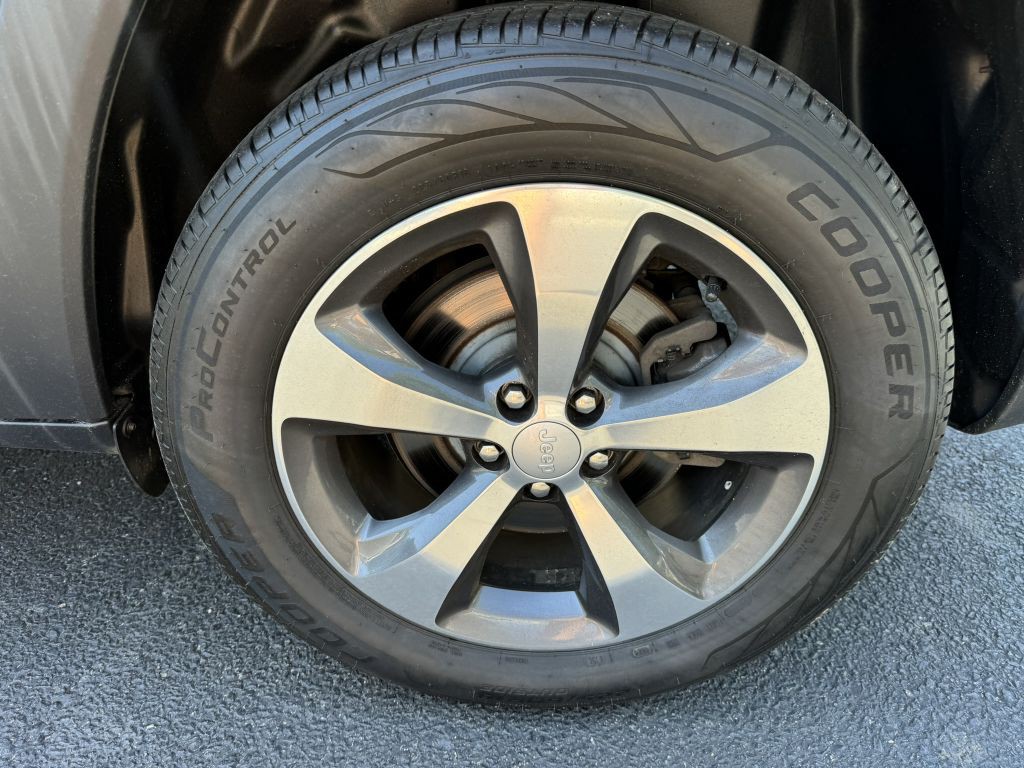 2019 Jeep Cherokee Image 14