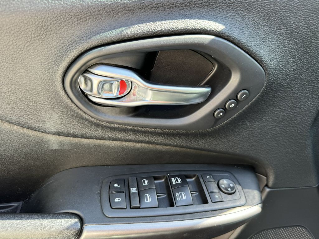 2019 Jeep Cherokee Image 16