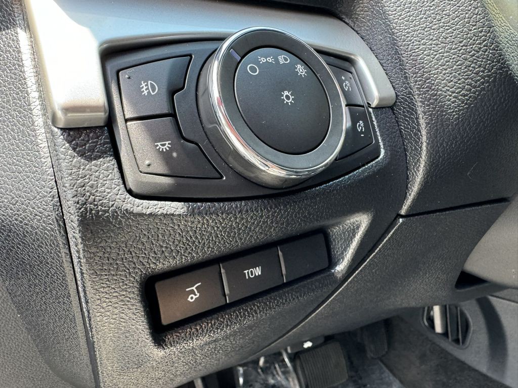 2017 Ford Explorer Image 18