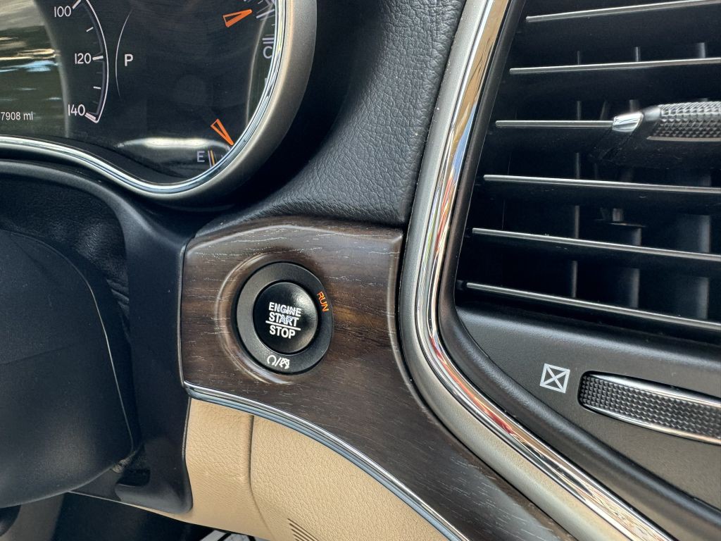 2017 Jeep Grand Cherokee Image 23